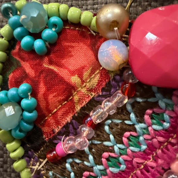 Handmade heart necklace on vintage glass chain - Picture 6 of 9